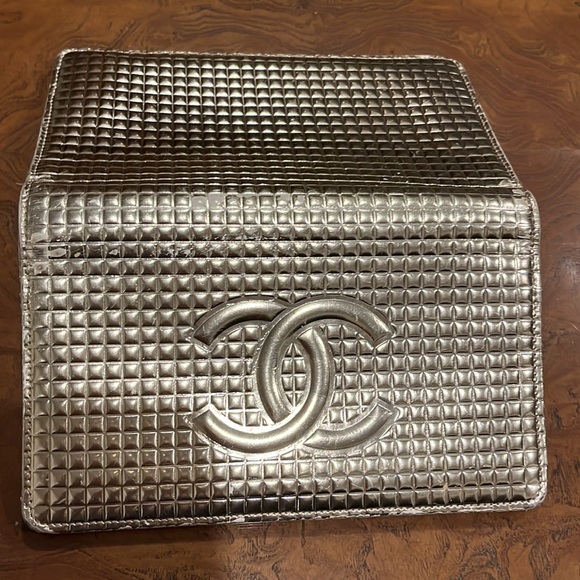 Chanel - Picture 3 of 5